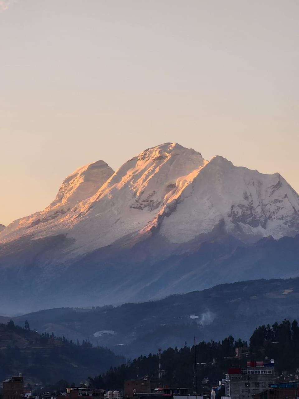 Lhotse Hostel B&B Уарас Экстерьер фото