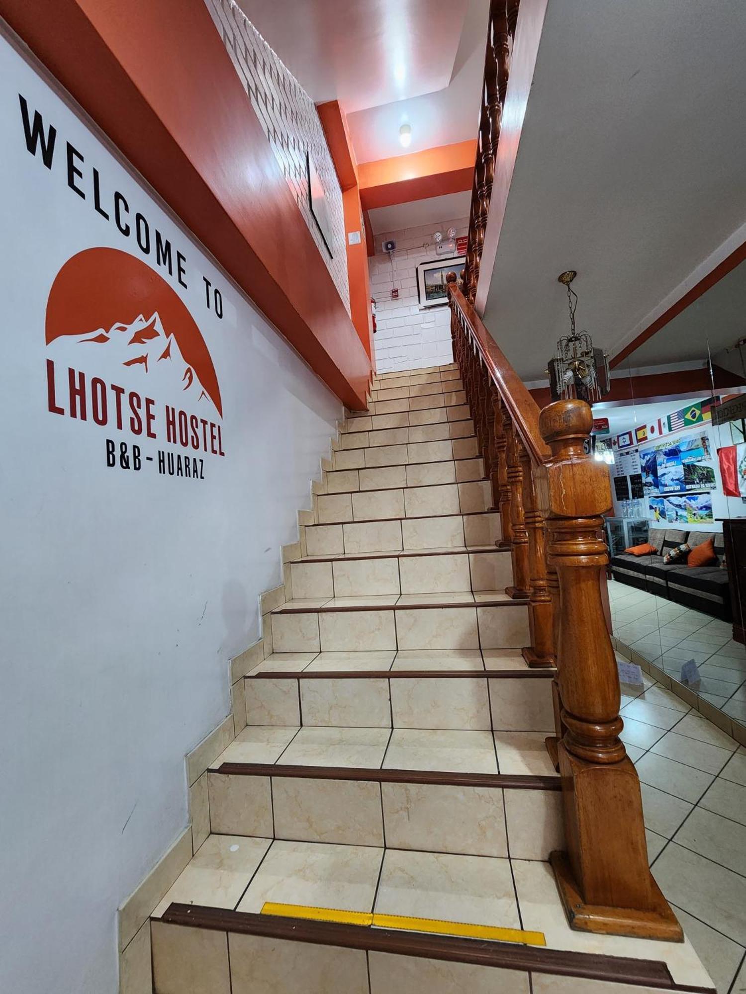Lhotse Hostel B&B Уарас Экстерьер фото