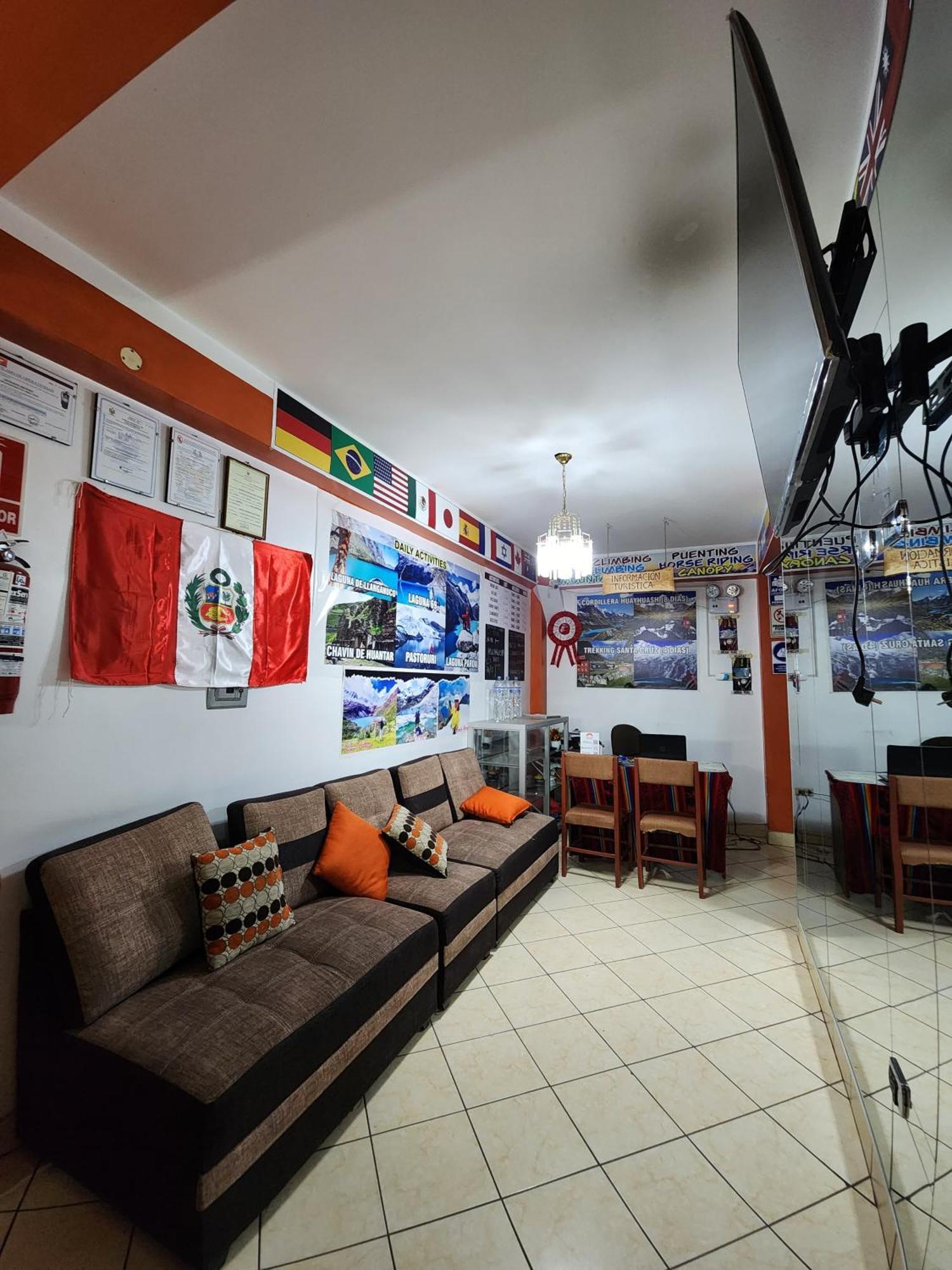 Lhotse Hostel B&B Уарас Экстерьер фото